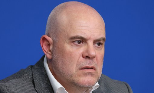 Иван Гешев е вписан като адвокат в Перник