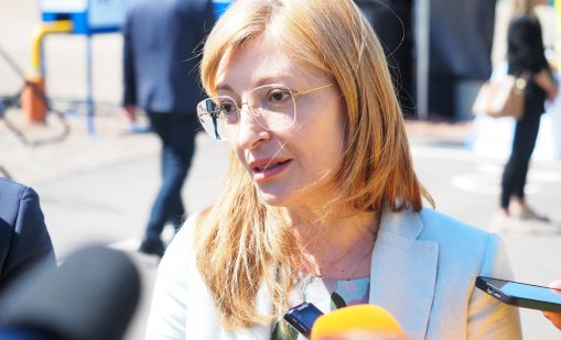 Екатерина Захариева: Президентът не трябва да всява разединение