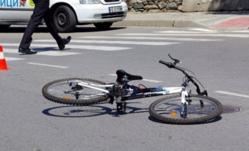 Трагедия: Кола блъсна и уби колоездач на пътя