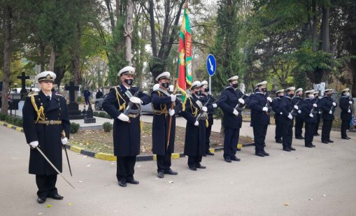 Пускат допълнителни курсове за Велика Архангелова Задушница във Варна