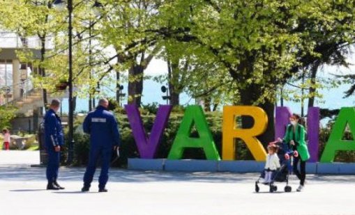 Стотици са глобени за движени с коли в Морската градина на Варна