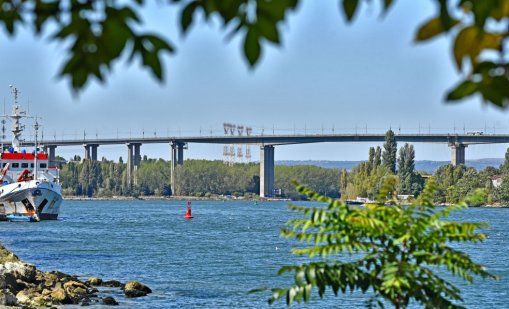 Днес и утре ще кърпят Аспаруховия мост 