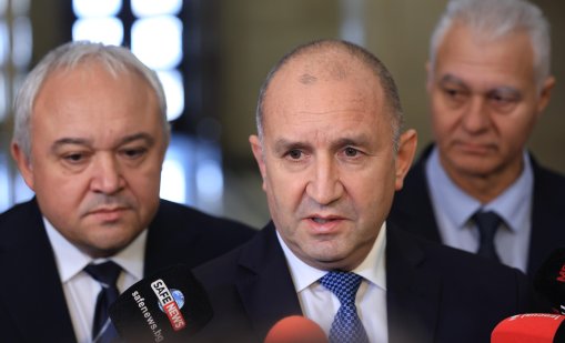 Радев към випускниците от Академията на МВР: Не минавайте от тъмната страна