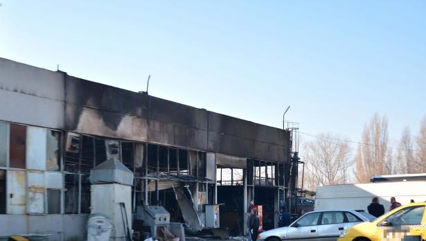 5 часа гасиха пожар в промишлената зона