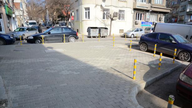 Готов е новият тротоар до ритуалната зала