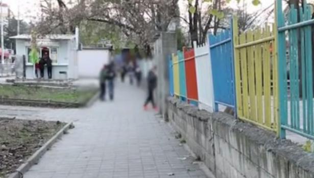 Баща преби съученик на сина си във Варна