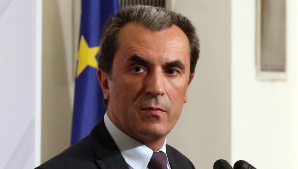 Орешарски подава оставка утре