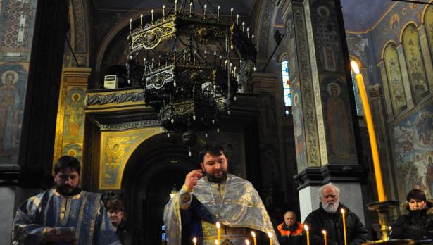 В Катедралата беше отслужена Света литургия за празника. Снимка Пламен Гутинов