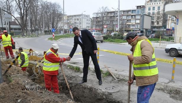 Заради „Тол Шипс“ бързат със строежа на паркинга до Малките терми