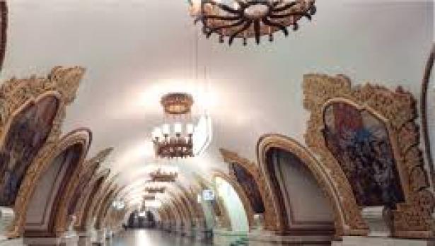 Двама загинаха, а 50 са ранени при авария в метрото в Москва