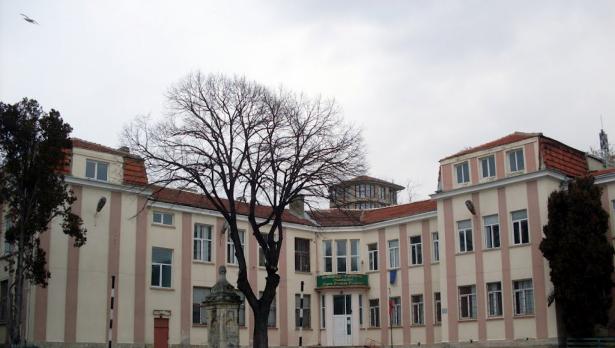 Варненската търговска гимназия празнува 110-годишeн юбилей