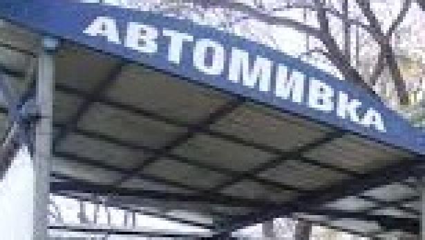Издирват джигит, опитал да открадне кола от автомивка