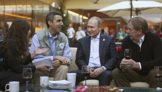 Путин топи ледовете със САЩ, отби се при олимпийците им
