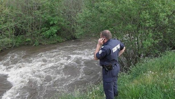 Джип падна в река Чая, шофьорът загина