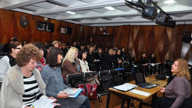 Представители на общини от Североизточна България бяха запознати във Варна с възможностите по Оперативната програма за храни и основно материално подпомагане. Снимка Пламен Гутинов