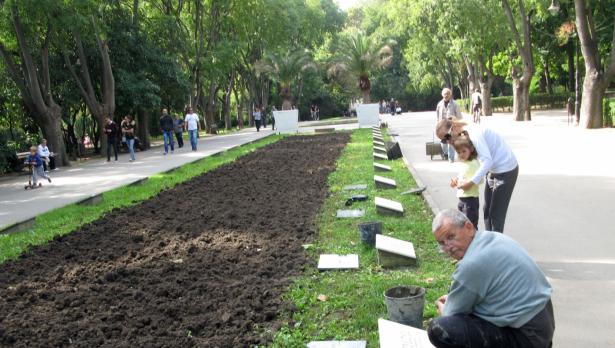 Алеята на Възраждането в Морската градина вече е с нови плочи