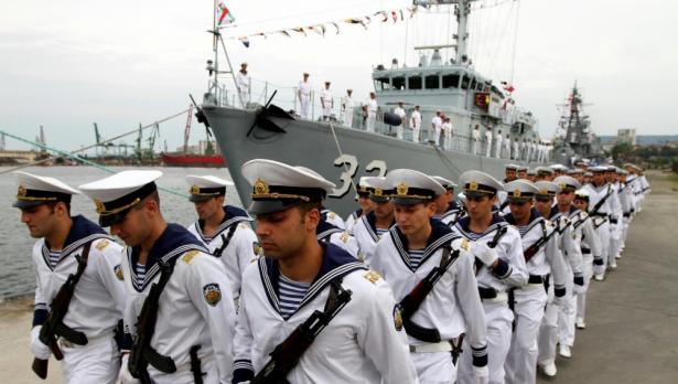 Пускат филателно издание за годишнината на Военноморските сили