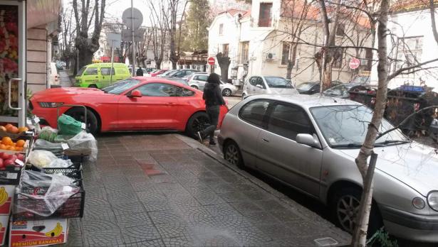 Ето така се паркира във Варна