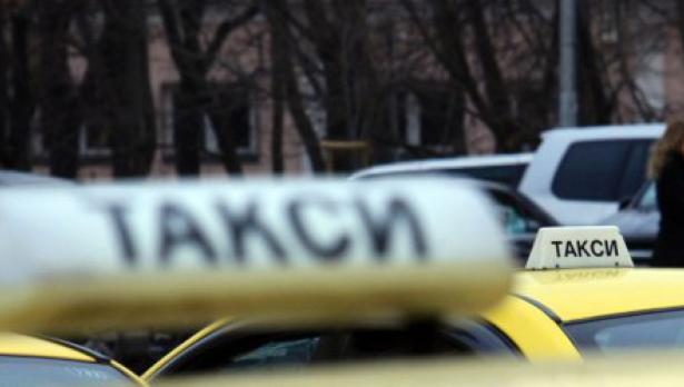 Без таксита пред Катедралата днес
