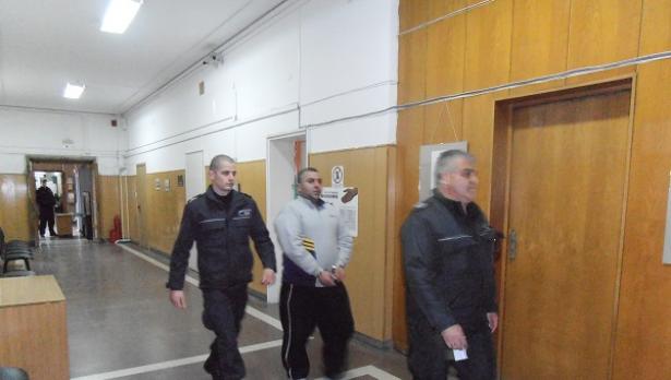 Трафикант на бели робини пророни сълза в съда