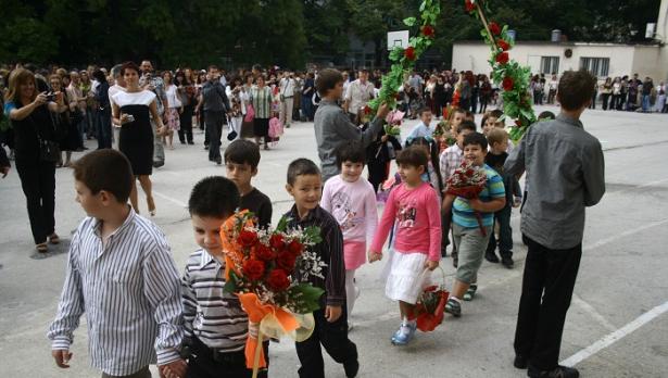 63 966 деца са записани за първи клас