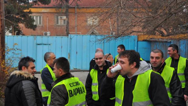 Надзирателите излизат на национален протест