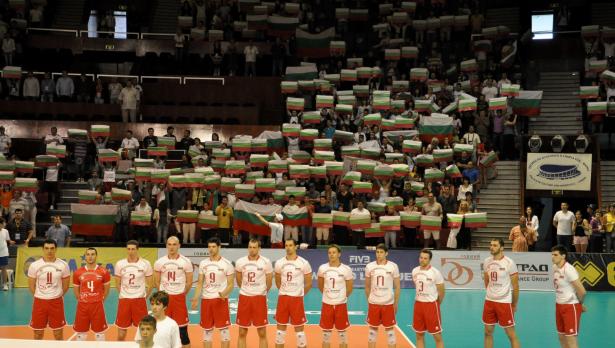 Volley Mania подкрепи националите с "живо" българско знаме