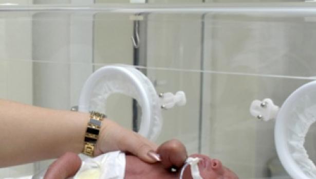 16-годишна роди на двора