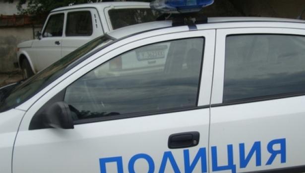 Ловец даде пари на полицаи "за почерпка"