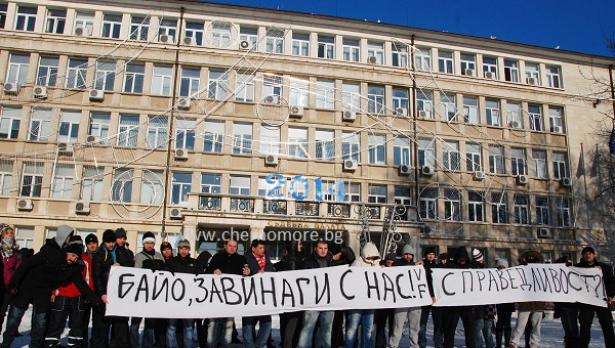 Фенове на ЦСКА искат справедлива присъда за два трупа на пътя