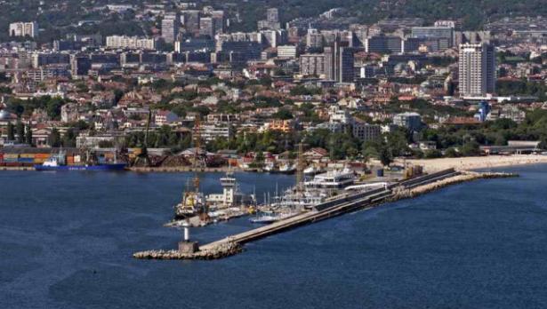 Затварят улицата към Морска гара-Варна заради честванията на ВМС в неделя
