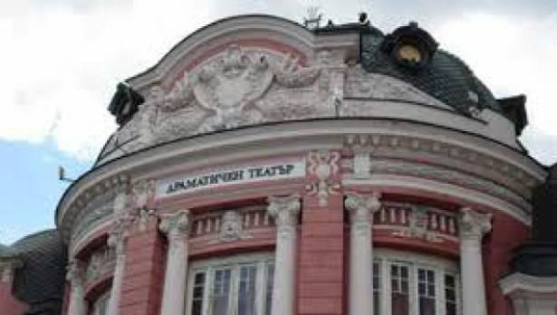 Отменят 6 спектакъла в Драмата