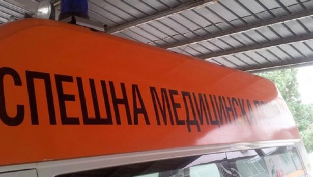 Дърво се стовари върху главата на 60-годишен мъж