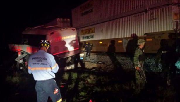 16 загинали при удар между автобус и в влак в Мексико
