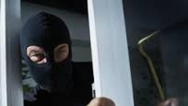 Сръчни апаши направиха два сериозни удара за една нощ