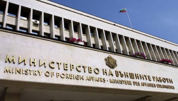 Задържаните в Белград българи имали всички права да протестират