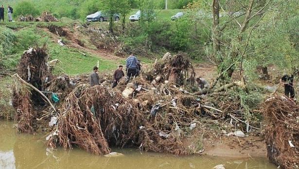 Водолази влизат в язовира във Винево