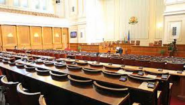 Парламентът пак заработи от втория опит
