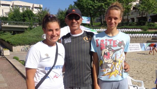 Варненки диктуват модата в бийчволея