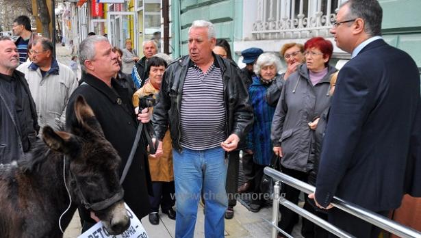 Жители на две аксаковски села си искат автобуса от областния