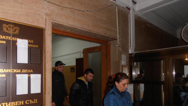 Още двама в ареста след акцията в „Максуда“