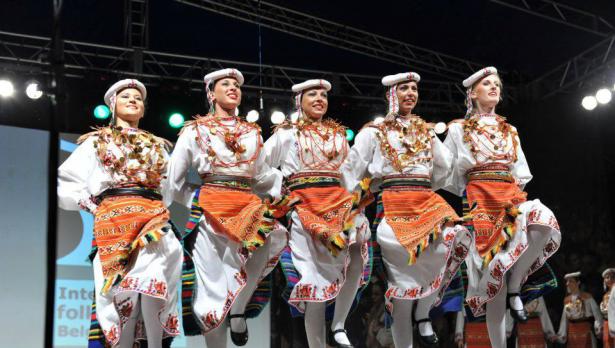 Три фолклорни концерта за варненци до Коледа