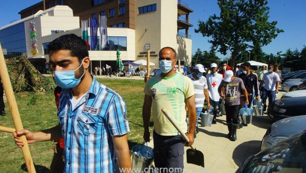 Сирийци помагат на бедстващите в “Аспарухово”