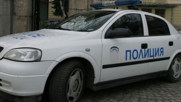 Затвор за крадец на сладолед, уринирал до патрулка