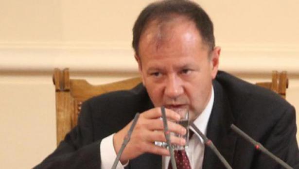 Мишо Миков моли депутати да влизат в залата