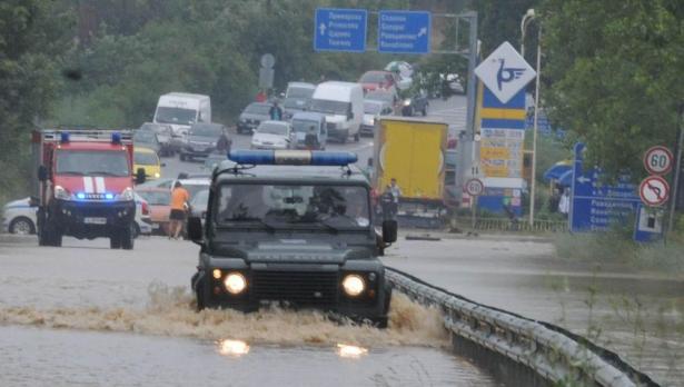 Водата се оттегля от Бургаско