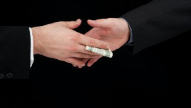 Служител на Агенцията по храните спипан с подкуп