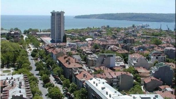 С близо 63% са паднали нощувки във варненските хотели през март