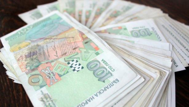 Търсят собственика на изгубени над 1000 лева в автобус