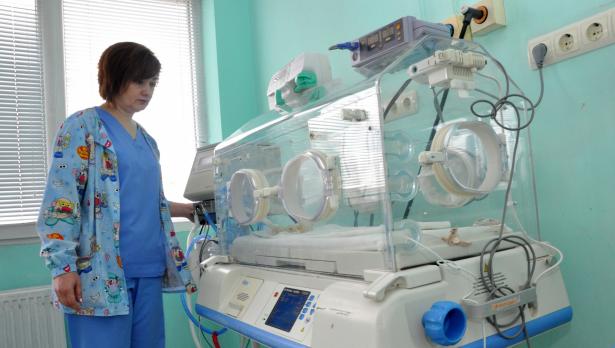 Дареният апарат за изкуствена вентилация на новородени е от изключителна важност за поддържане живота на недоносените бебета. Снимка Пламен Гутинов